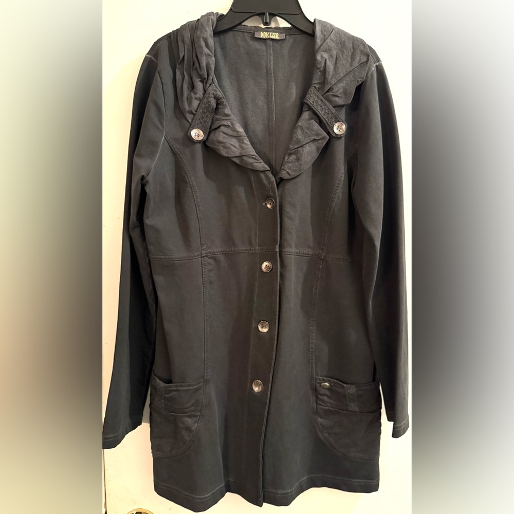 Dolcezzaq gray button down jacket. Sz M (19” PTP) Montreal